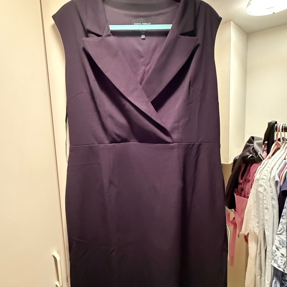 Donna Morgan Elegant black Dress with Notched Collar